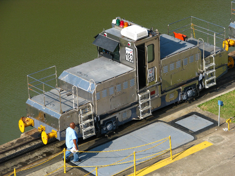 Miraflores-Locks-Panamax-Ship-Panama-Canal-014