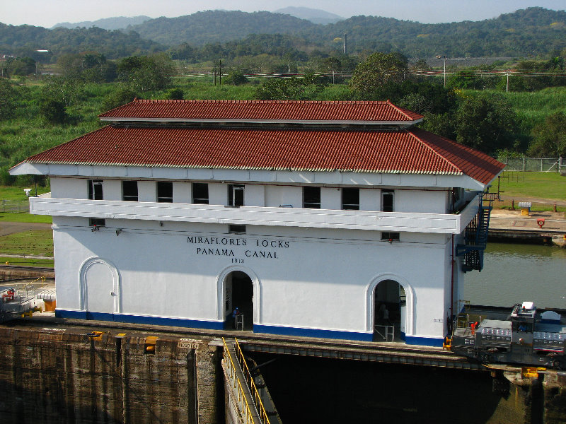 Miraflores-Locks-Panamax-Ship-Panama-Canal-016