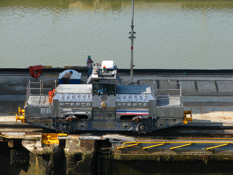 Miraflores-Locks-Panamax-Ship-Panama-Canal-017