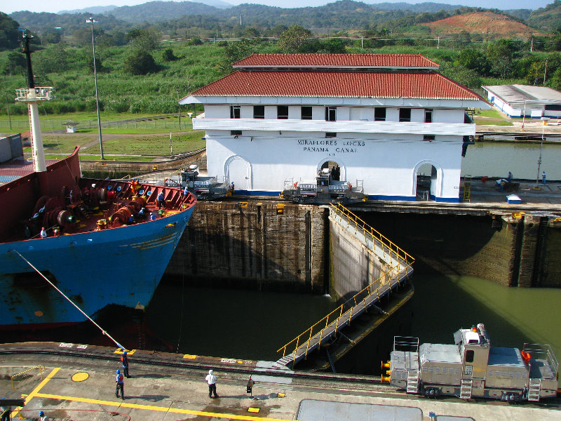 Miraflores-Locks-Panamax-Ship-Panama-Canal-022