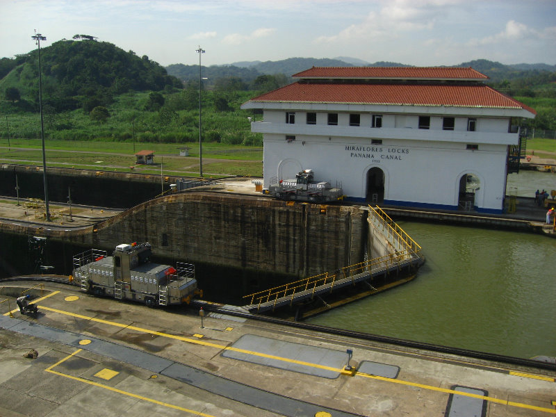 Miraflores-Locks-Panamax-Ship-Panama-Canal-049