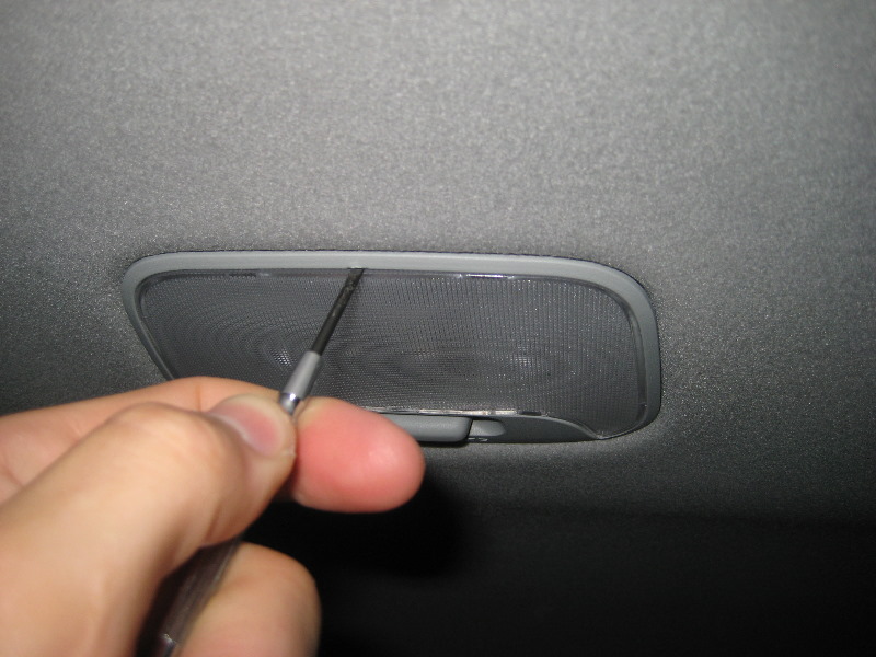 Mitsubishi-Lancer-Dome-Light-Bulb-Replacement-Guide-002