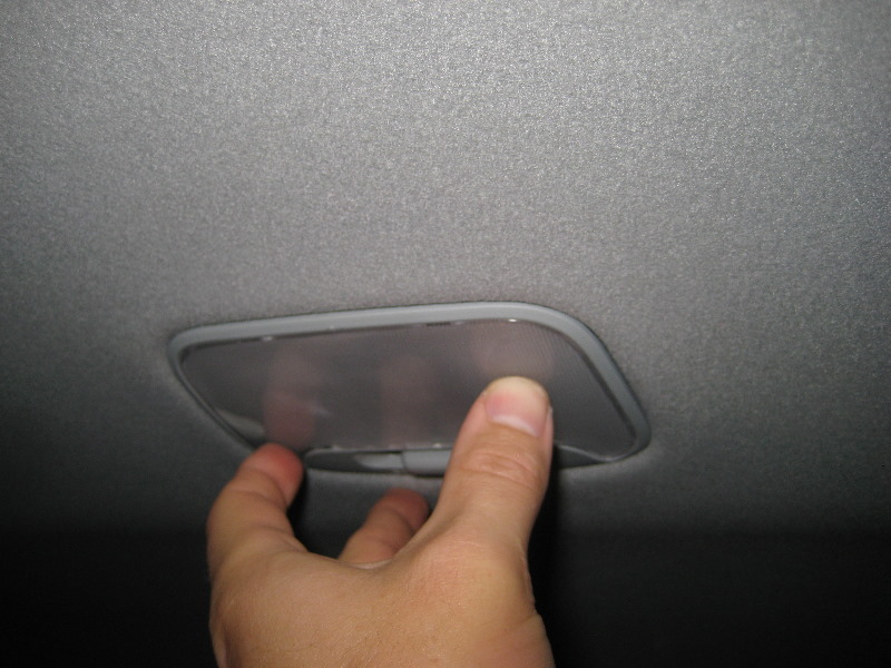 Mitsubishi-Lancer-Dome-Light-Bulb-Replacement-Guide-010