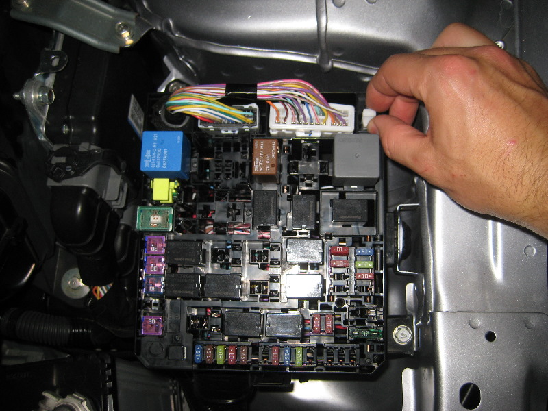 Mitsubishi-Lancer-Electrical-Fuses-Replacement-Guide-012