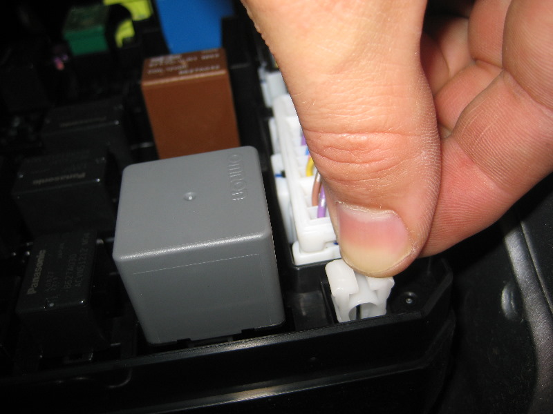 Mitsubishi-Lancer-Electrical-Fuses-Replacement-Guide-018