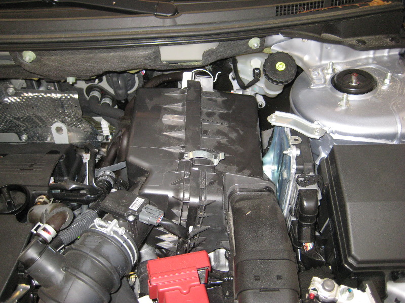 Mitsubishi-Lancer-Engine-Air-Filter-Replacement-Guide-012