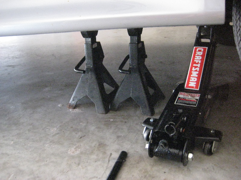 Mitsubishi-Lancer-Front-Brake-Pads-Replacement-Guide-005