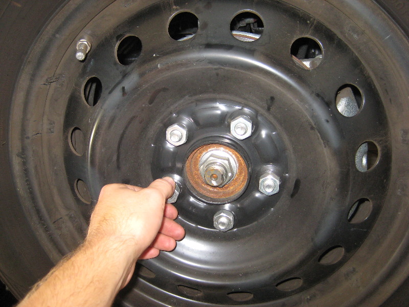 Mitsubishi-Lancer-Front-Brake-Pads-Replacement-Guide-006