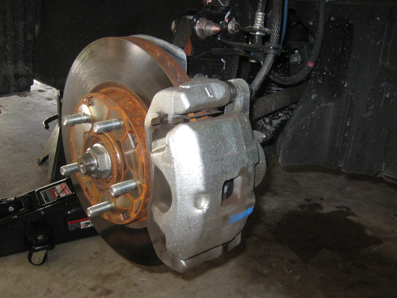 Mitsubishi-Lancer-Front-Brake-Pads-Replacement-Guide-009