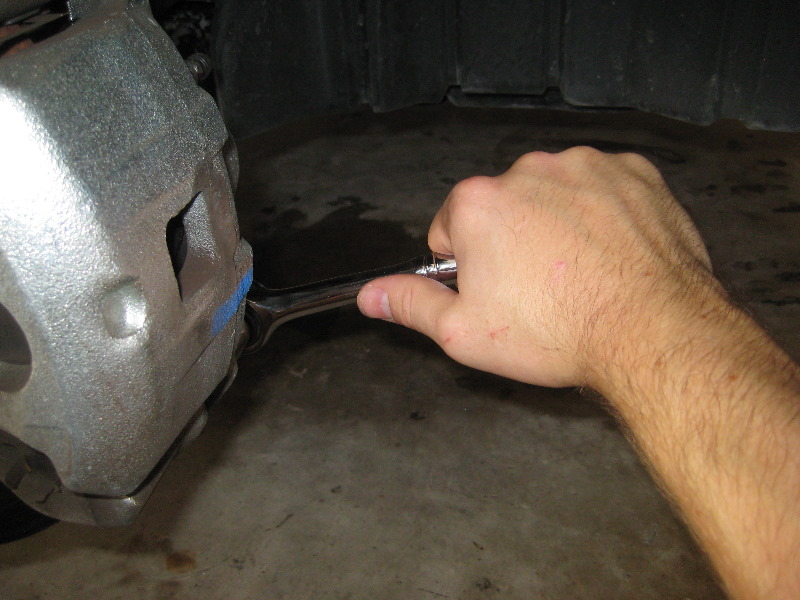 Mitsubishi-Lancer-Front-Brake-Pads-Replacement-Guide-011