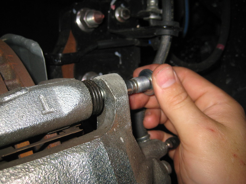 Mitsubishi-Lancer-Front-Brake-Pads-Replacement-Guide-012