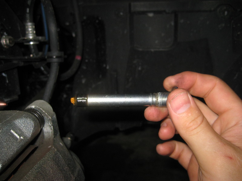 Mitsubishi-Lancer-Front-Brake-Pads-Replacement-Guide-013