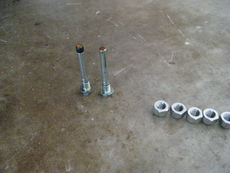 Mitsubishi-Lancer-Front-Brake-Pads-Replacement-Guide-015