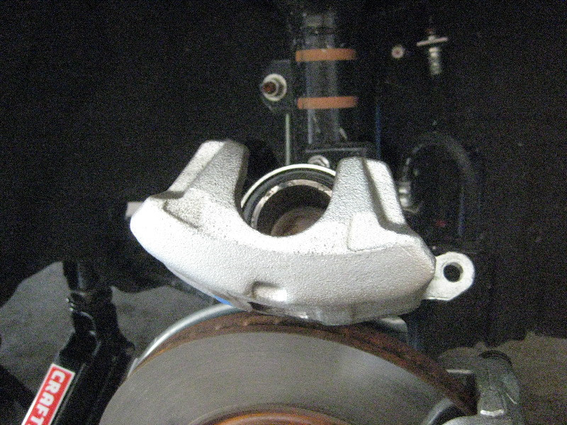 Mitsubishi-Lancer-Front-Brake-Pads-Replacement-Guide-017