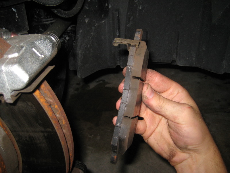 Mitsubishi-Lancer-Front-Brake-Pads-Replacement-Guide-019