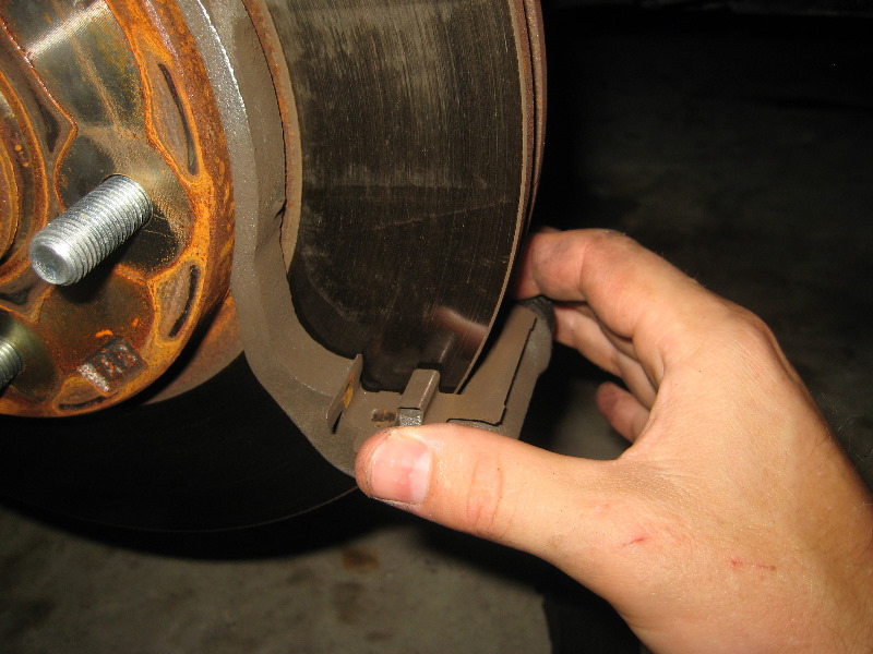 Mitsubishi-Lancer-Front-Brake-Pads-Replacement-Guide-020