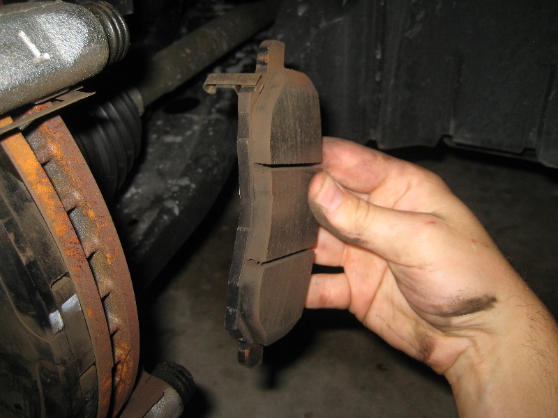 Mitsubishi-Lancer-Front-Brake-Pads-Replacement-Guide-026