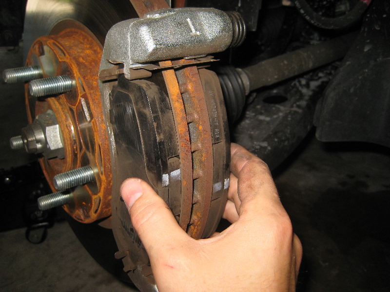 Mitsubishi-Lancer-Front-Brake-Pads-Replacement-Guide-027