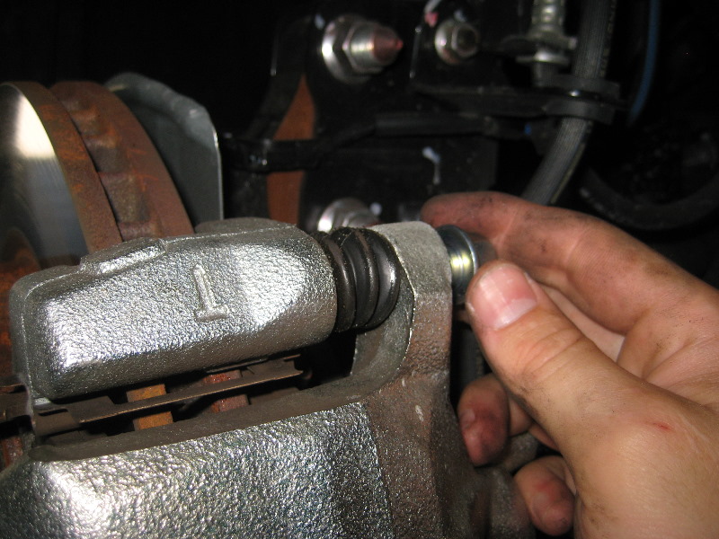 Mitsubishi-Lancer-Front-Brake-Pads-Replacement-Guide-029