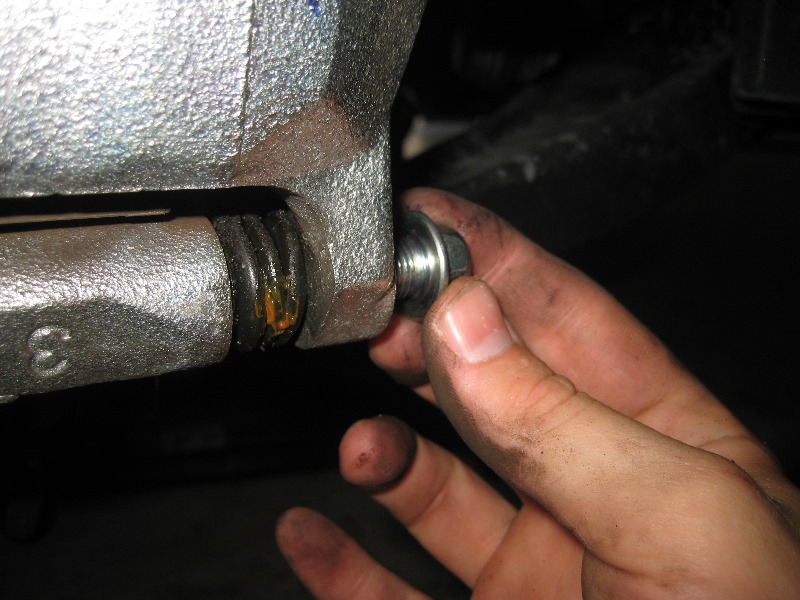 Mitsubishi-Lancer-Front-Brake-Pads-Replacement-Guide-030