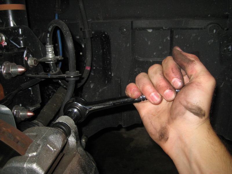 Mitsubishi-Lancer-Front-Brake-Pads-Replacement-Guide-031