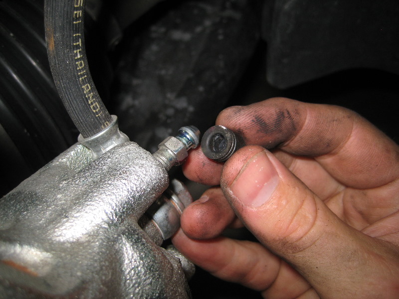 Mitsubishi-Lancer-Front-Brake-Pads-Replacement-Guide-033