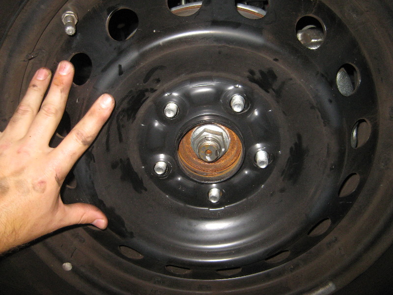 Mitsubishi-Lancer-Front-Brake-Pads-Replacement-Guide-034