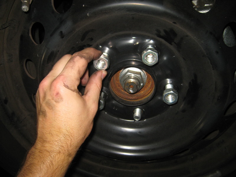 Mitsubishi-Lancer-Front-Brake-Pads-Replacement-Guide-035