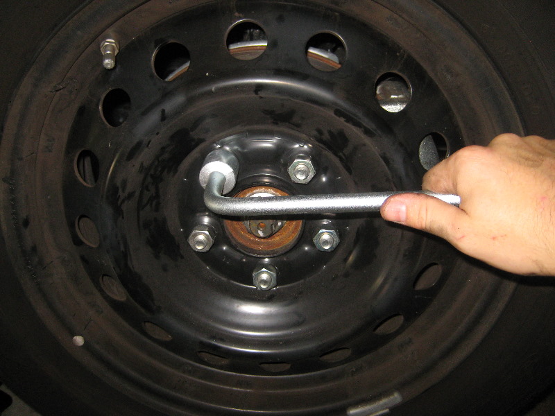 Mitsubishi-Lancer-Front-Brake-Pads-Replacement-Guide-036