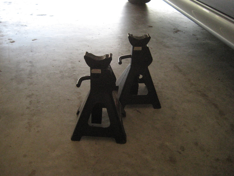 Mitsubishi-Lancer-Front-Brake-Pads-Replacement-Guide-037