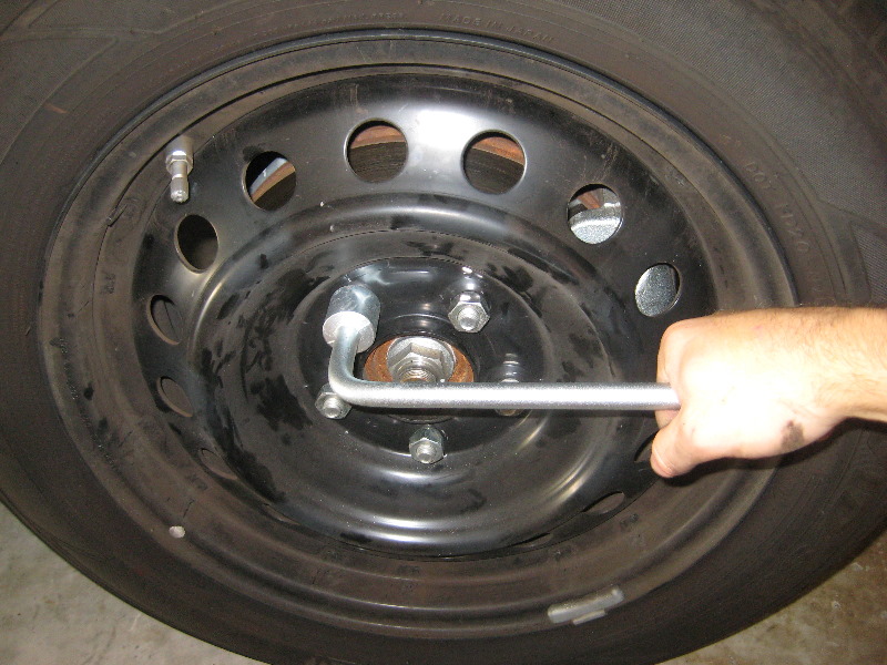 Mitsubishi-Lancer-Front-Brake-Pads-Replacement-Guide-038