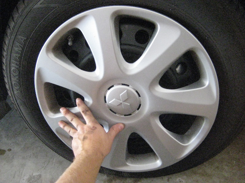 Mitsubishi-Lancer-Front-Brake-Pads-Replacement-Guide-039