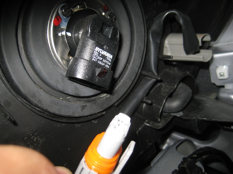 Mitsubishi-Lancer-Headlight-Bulbs-Replacement-Guide-004