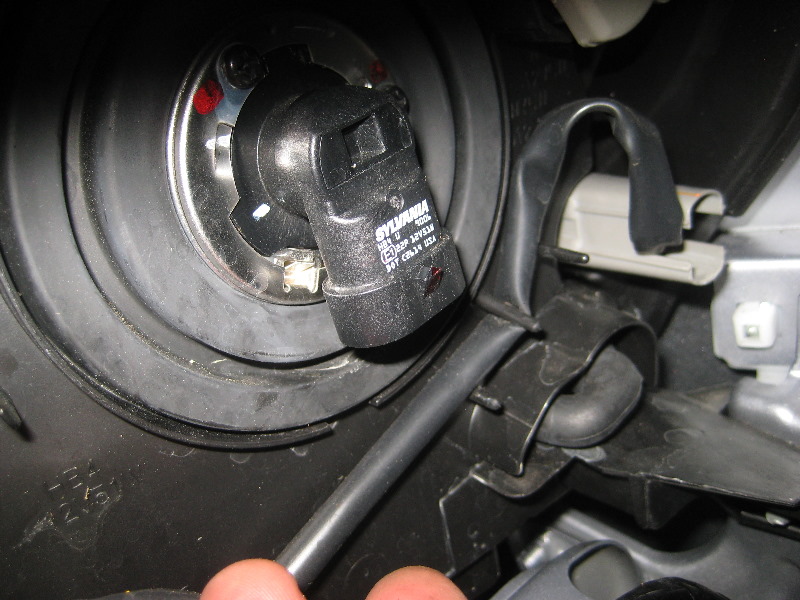 Mitsubishi-Lancer-Headlight-Bulbs-Replacement-Guide-005