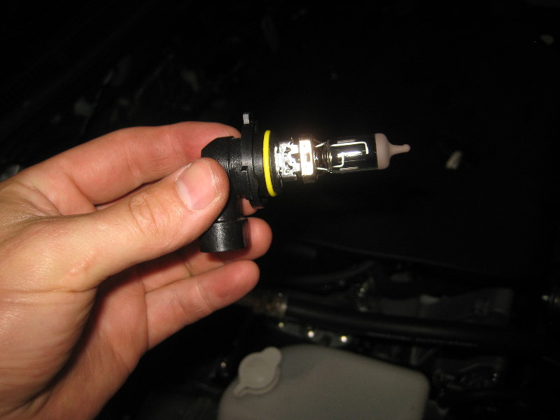 Mitsubishi-Lancer-Headlight-Bulbs-Replacement-Guide-006