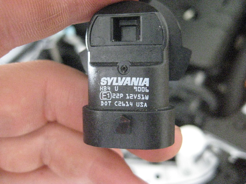 Mitsubishi-Lancer-Headlight-Bulbs-Replacement-Guide-007