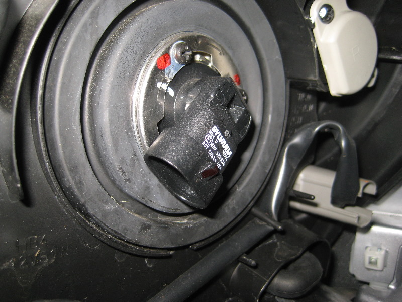 Mitsubishi-Lancer-Headlight-Bulbs-Replacement-Guide-009
