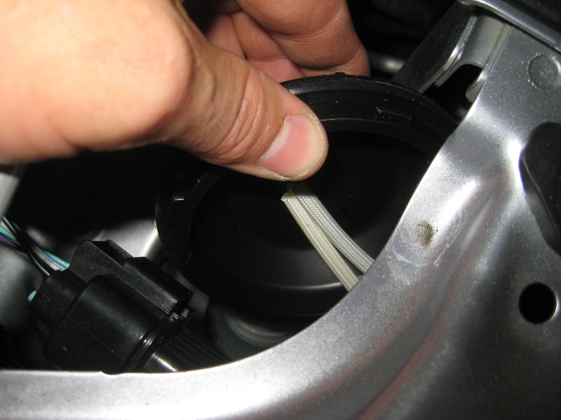 Mitsubishi-Lancer-Headlight-Bulbs-Replacement-Guide-015