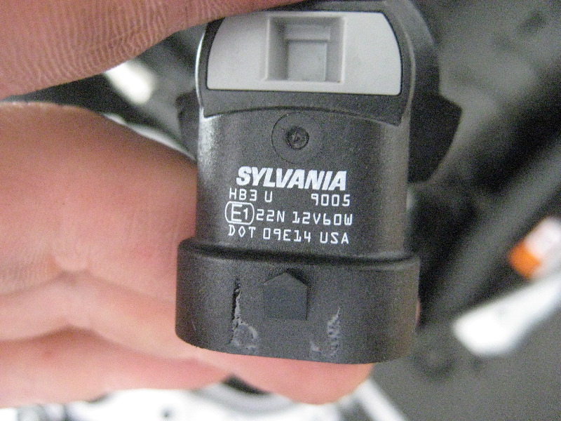 Mitsubishi-Lancer-Headlight-Bulbs-Replacement-Guide-018