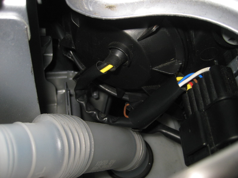 Mitsubishi-Lancer-Headlight-Bulbs-Replacement-Guide-020