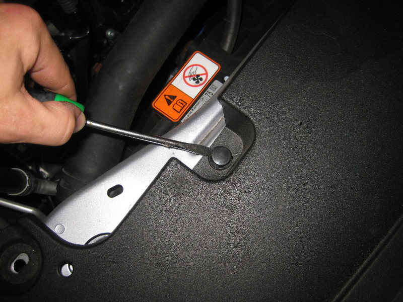 Mitsubishi-Lancer-Headlight-Bulbs-Replacement-Guide-026