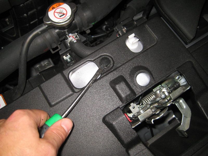 Mitsubishi-Lancer-Headlight-Bulbs-Replacement-Guide-027