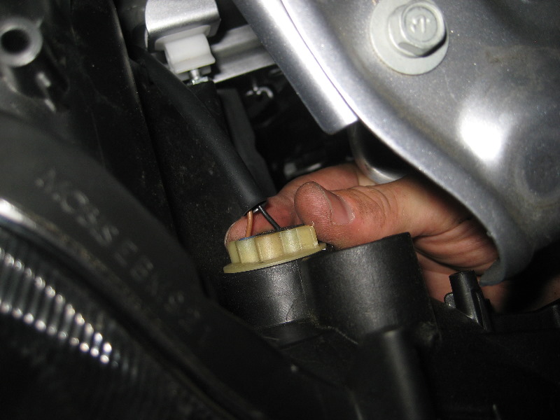 MitsubishiLancerHeadlightBulbsReplacementGuide031