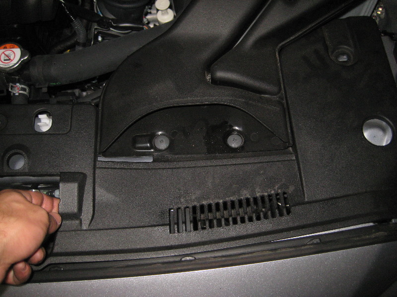 Mitsubishi-Lancer-Headlight-Bulbs-Replacement-Guide-034