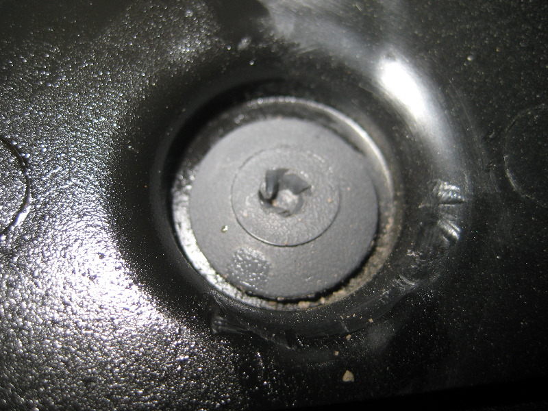 Mitsubishi-Lancer-Headlight-Bulbs-Replacement-Guide-035