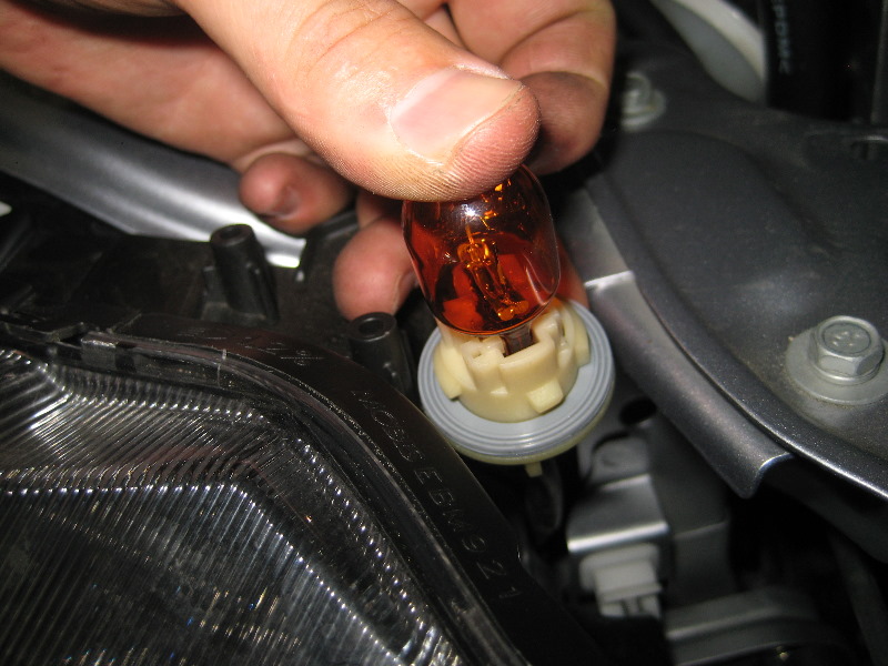 Mitsubishi-Lancer-Headlight-Bulbs-Replacement-Guide-036