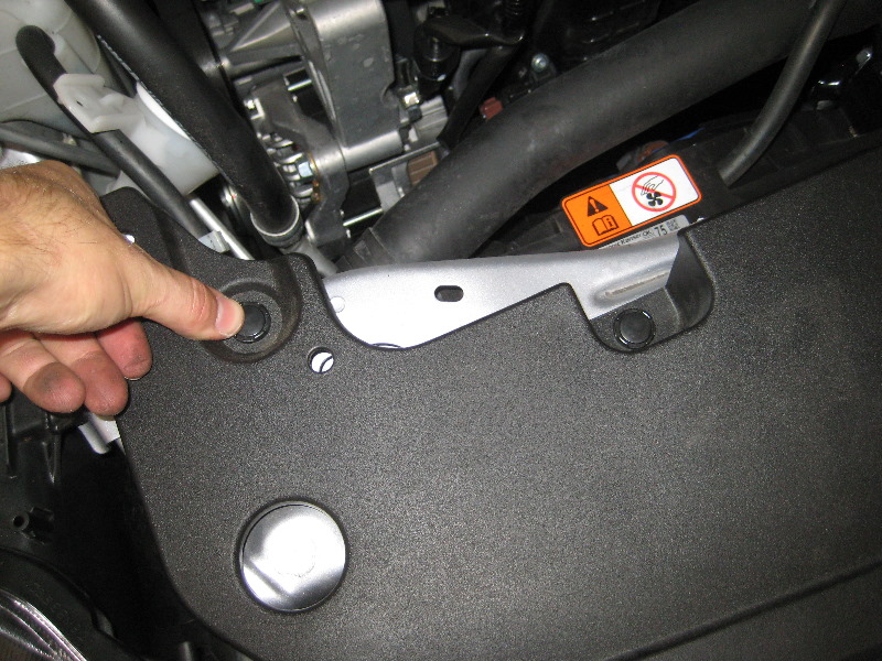 Mitsubishi-Lancer-Headlight-Bulbs-Replacement-Guide-039