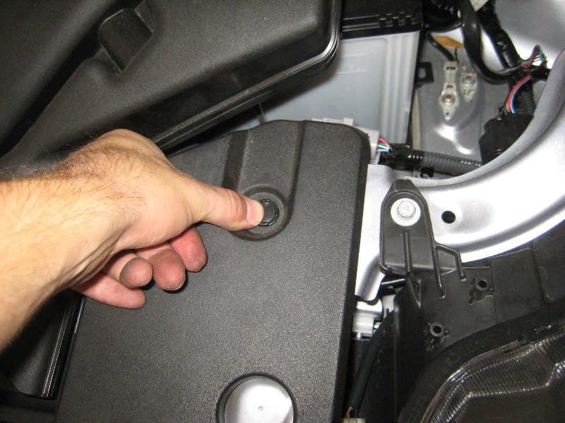 MitsubishiLancerHeadlightBulbsReplacementGuide040