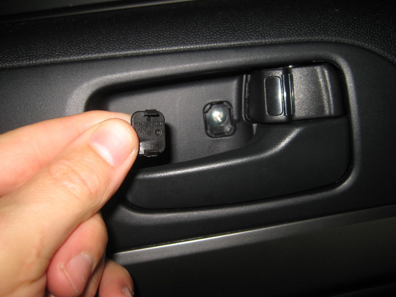 Mitsubishi-Lancer-Interior-Door-Panel-Removal-Guide-004