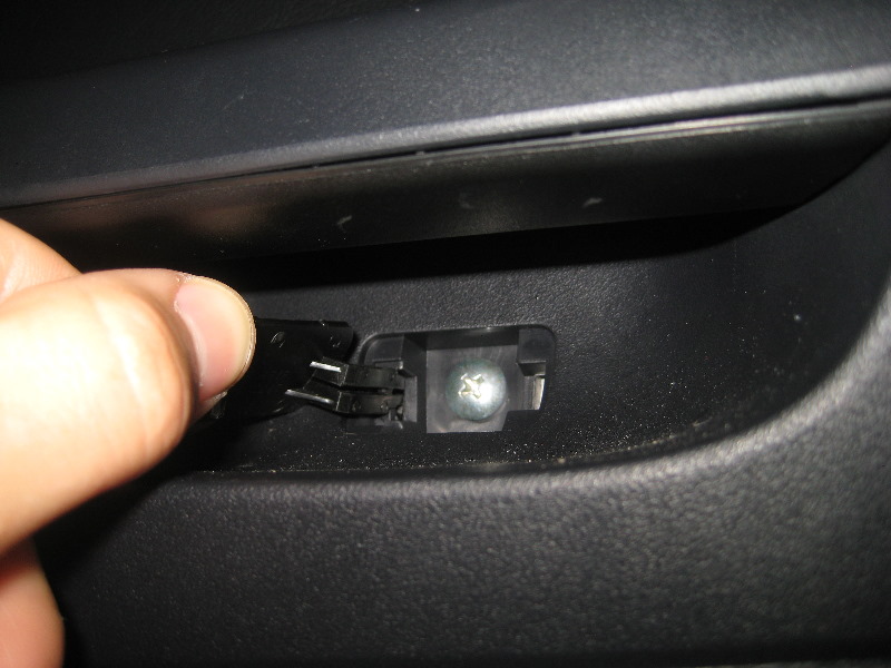 Mitsubishi-Lancer-Interior-Door-Panel-Removal-Guide-007